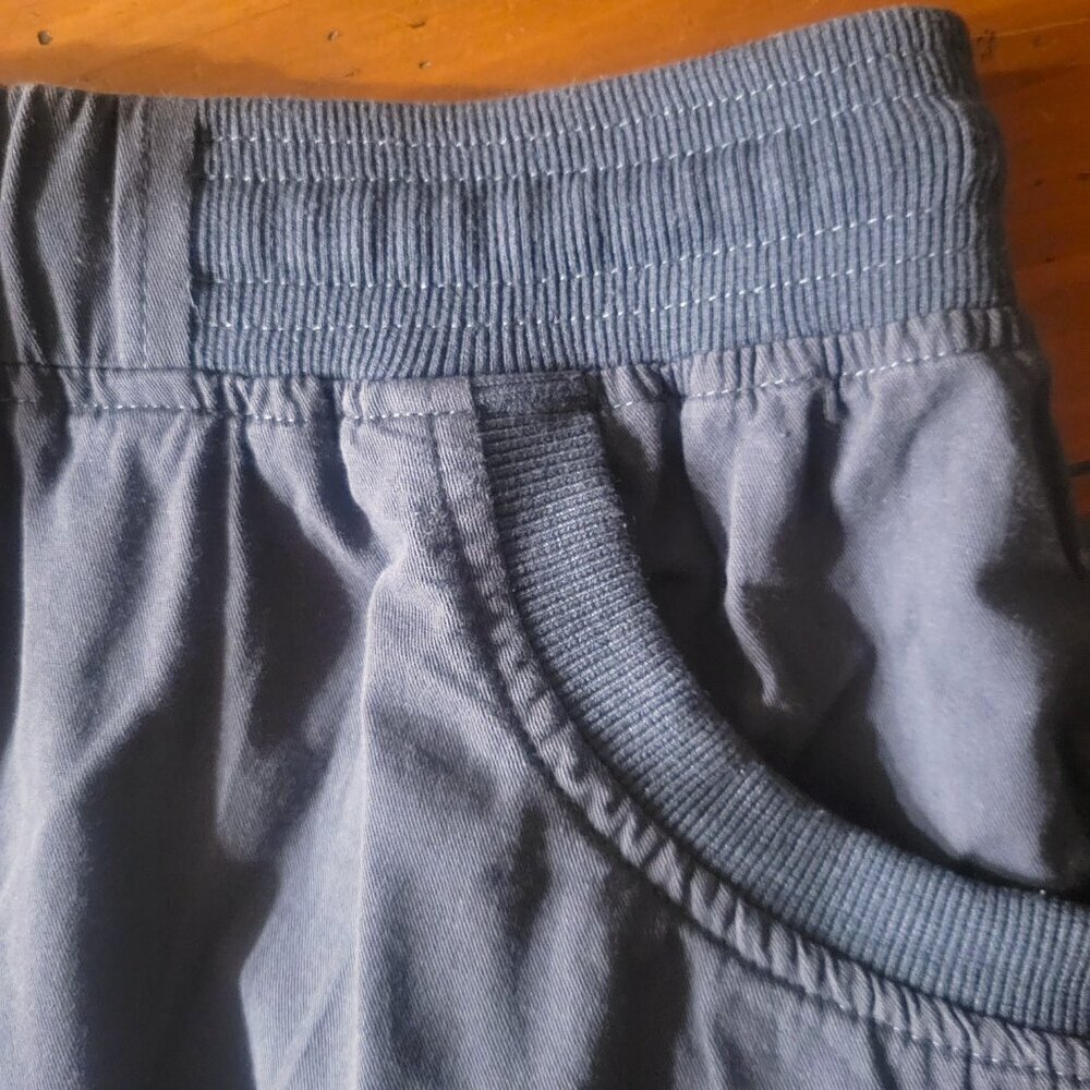 Women's Dark Gray 4-packet Cargo Comfort Waist Shorts - Size L - Picture 3 of 10